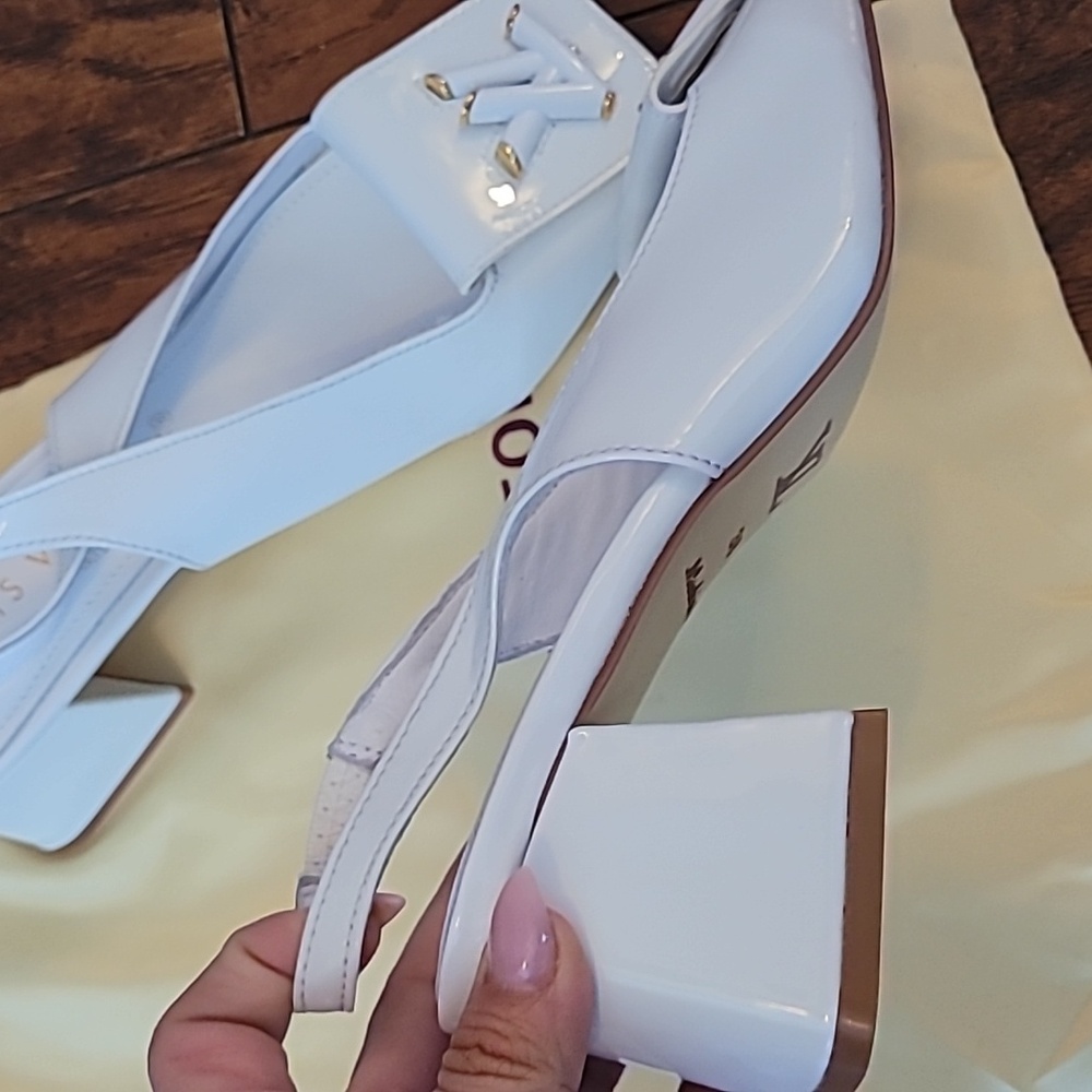 LV Shake Slingback Pump - Picture 2 of 5